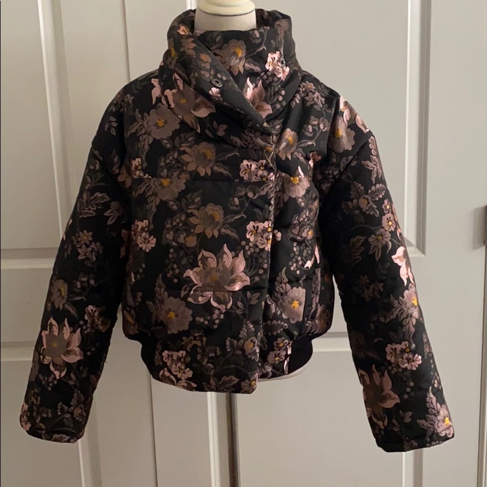 Cropped floral puffer